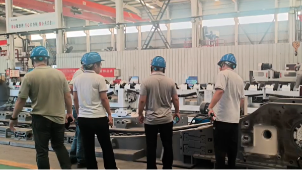 天津白总一行莅临世纪平台，见证链轮生产“智”造新篇